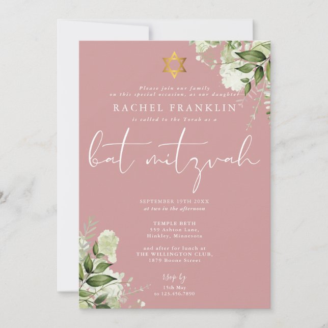Invitación Greenery Dusty Rose Pink Monogram Bat Mitzvah (Anverso)