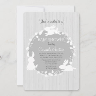 Invitación gris de pequeños conejitos