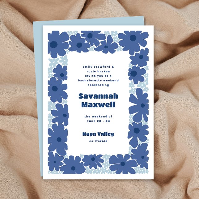 Invitación Groovy azul y blanco florece Boho Bachelorette (Subido por el creador)