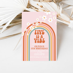 Invitación Groovy FIVE es un cumpleaños número 5 con vibra de