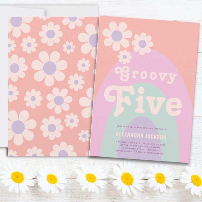 Invitación Groovy Five Fiesta de Cumpleaños Retro Floral Arco (Groovy five retro daisy arch pastel 5th birthday party invitation )