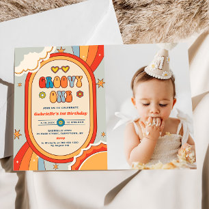 Invitación Groovy One Retro Rainbow Primer cumpleaños foto Fi