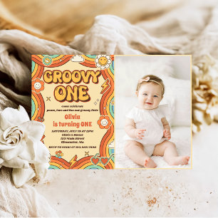 Invitación Groovy One Retro Rainbow Primer cumpleaños foto Fi