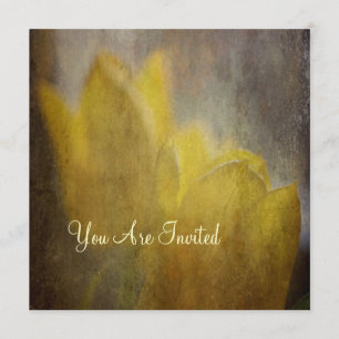 Invitación Grunge floral de las flores del extracto amarillo
