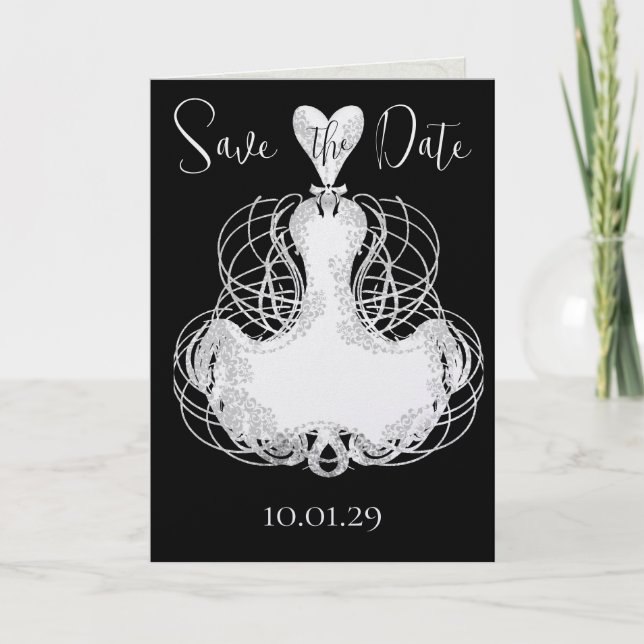 Invitación Guardar la Fecha Negro con Elegante Vestido de Rem (Anverso)