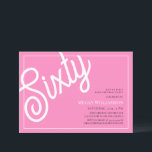 Invitación Guión blanco y rosado divertido 60 cumpleaños<br><div class="desc">Elegante Invitación de cumpleaños 60 con escritura rosa y blanca Los invitados sabrán que será un fiesta especial mirando esta invitación!</div>