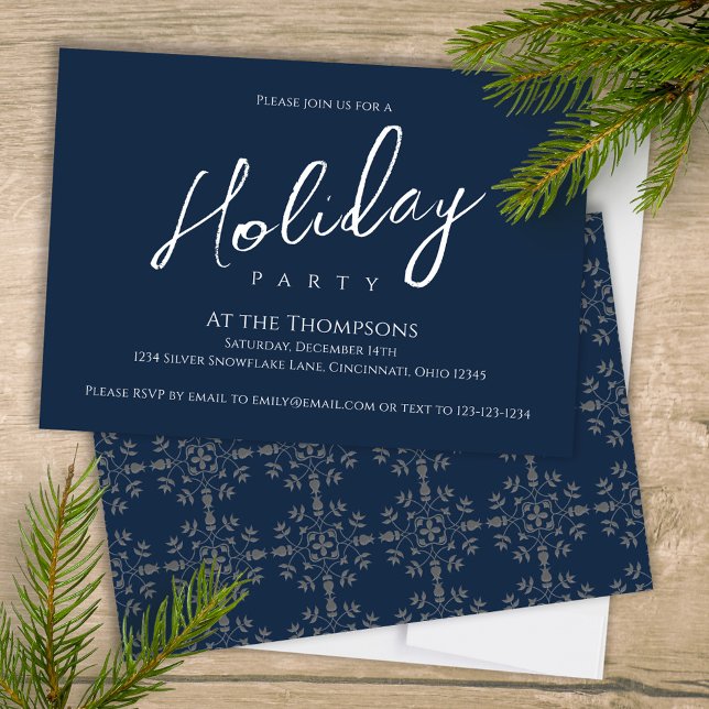 Invitación Guión de caligrafía azul de marina simple y modern (Elegant silver and navy blue snowflake pattern holiday Christmas party invitation. )
