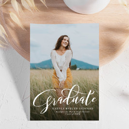 Invitación Guión de graduación simple con una foto de graduac