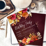 Invitación Guión de Moda de flores de borgoña otoño 30 cumple<br><div class="desc">Hermosas flores caídas crean frondosos bordes florales superiores e inferiores. Rosas rojas, flores de terracota y peonías blancas se mezclan con hojas verdes y follaje. Las flores y el guión moderno blanco se golpean contra el fondo rojo burdeos. Este artículo forma parte de la colección Flores de otoño de Borgoña....</div>