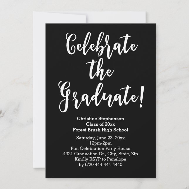 Invitación Guión de pincel blanco celebra la graduación (Anverso)
