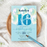 Invitación Guión de Purpurina de globo de cumpleaños Turquois<br><div class="desc">"Feliz dulce 16". Envíe esta impresionante, sencilla, festiva, moderna, personalizada invitación para una fiesta que recordar. La tipografía azul negrita, gráfica, profunda y verde azulada y el guión manuscrito superponen un purpurina azul verde azulado "16", globos azul verde agua y luces de cuerda brillantes doradas en un fondo azul acuático...</div>