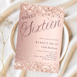 Invitación Guión dorado moderno Sweet 16<br><div class="desc">Una invitación moderna de Sweet 16. Fondo Subió de gradiente dorado y la palabra Dieciséis escrito con letras grandes. Decorado con chispas falsas,  confetti. Personalice y agregue un nombre y detalles del fiesta.</div>