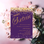 Invitación Guión dorado púrpura elegante Sweet 16<br><div class="desc">Una invitación moderna de Sweet 16. Un fondo morado y la palabra Dieciséis escritos con letras grandes. Decorada con confeti dorado. Personalice y agregue un nombre y detalles del fiesta.</div>