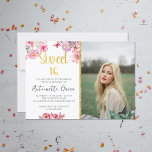 Invitación Guión dorado rosado Floral dulce 16 foto de cumple<br><div class="desc">Celebra el hito de convertir Sweet 16 con nuestra encantadora invitación de cumpleaños. Diseñada con vibrantes flores de color rosa de agua, un falso guión de caligrafía de Relieve metalizado dorado que dice "Dulce 16", y una foto personalizada del chica de cumpleaños, esta invitación establece el tono perfecto para una...</div>