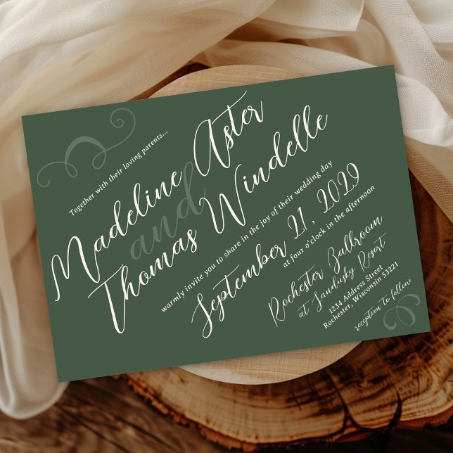 Invitación Guión inclinado simple Boda elegante verde oscuro (Elegant slant script simple dark sage green classic swirl modern calligraphy wedding invitation set)