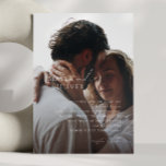 Invitación Guión minimalista elegante | Boda de fotos de colo<br><div class="desc">Este guión mínimo elegante | la invitación a la boda con fotos de color negro desvanecida es perfecta para su sencillo y clásico boda boho moderno minimalista en blanco y negro. El diseño presenta una caligrafía escrita a mano, exquisita y romántica con tipografía chic y formal. El aspecto irá bien...</div>