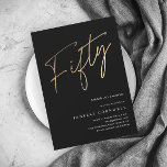 Invitación Guión minimalista Negro y Oro 50 cumpleaños<br><div class="desc">La minimalista y moderna invitación a la fiesta de cumpleaños número 50 incluye elegante Relieve metalizado de oro falso número manuscrito Cincuenta y tus detalles fiestas en el clásico tipo de letra serif con color de fondo negro, simple y elegante, gran sorpresa invitación de cumpleaños para adultos para hombres y...</div>