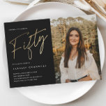 Invitación Guión minimalista Negro y Oro 50 cumpleaños<br><div class="desc">La minimalista y moderna invitación a la fiesta de cumpleaños número 50 incluye elegante Relieve metalizado de oro falso número manuscrito Cincuenta y tus detalles fiestas en el clásico tipo de letra serif con color de fondo negro, simple y elegante, gran sorpresa invitación de cumpleaños para adultos para hombres y...</div>