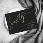 Invitación Guión minimalista Negro y Oro 60 cumpleaños<br><div class="desc">La minimalista y moderna invitación a la fiesta de cumpleaños número 60 incluye un elegante Relieve metalizado de oro falso número manuscrito Sixty y los detalles de su fiesta en el clásico tipo de letra serif en color de fondo negro, una invitación de cumpleaños para adultos simple y elegante, sorprendente...</div>