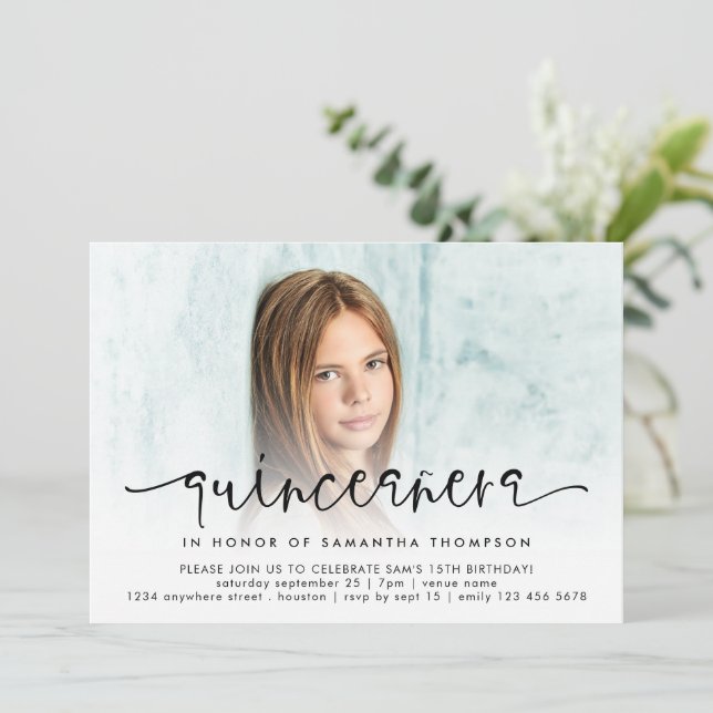 Invitación Guión moderno de superposición de fotos Quinceañer (Anverso de pie)