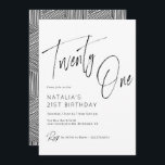 Invitación Guión sencillo estilo moderno negro y blanco 21º c<br><div class="desc">Invitaciones sencillas y elegantes para el 21º cumpleaños con el texto "Veintiuno" en un guión de brocha grande. Blanco y negro moderno.</div>