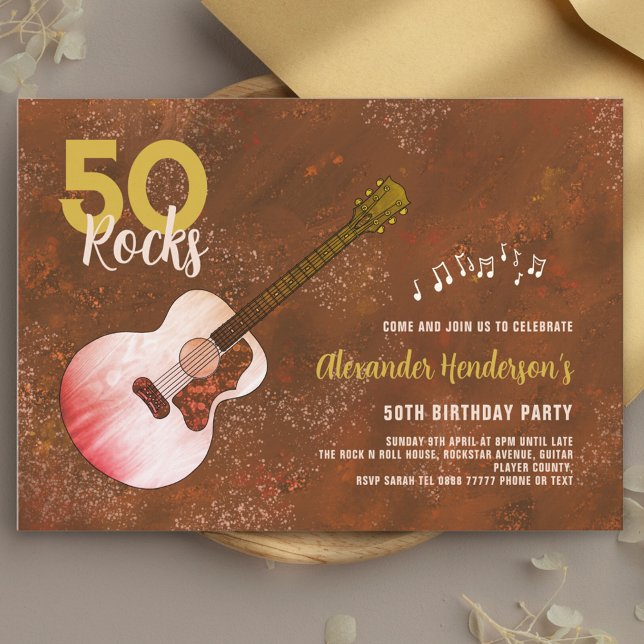 Invitación Guitarra Cumpleaños 50 de Rock and Roll Marrón Rús (50 Rocks Country Guitar 50th birthday party invitation gold and brown for him)