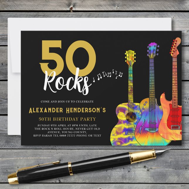 Invitación Guitarras para fiesta de cumpleaños 50 Rocks (50 Rock birthday party invitation for him funky guitars and cool gold and black 50th birthday invite)
