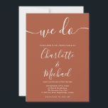 Invitación Hacemos Terracota Boda Minimalista moderno<br><div class="desc">Elegante invitación a la boda minimalista con firma de terracota moderna con nombres de estilo,  esta elegante invitación a la boda puede ser personalizada con su información en letras blancas de moda. Diseñado por Thisisnotme©</div>