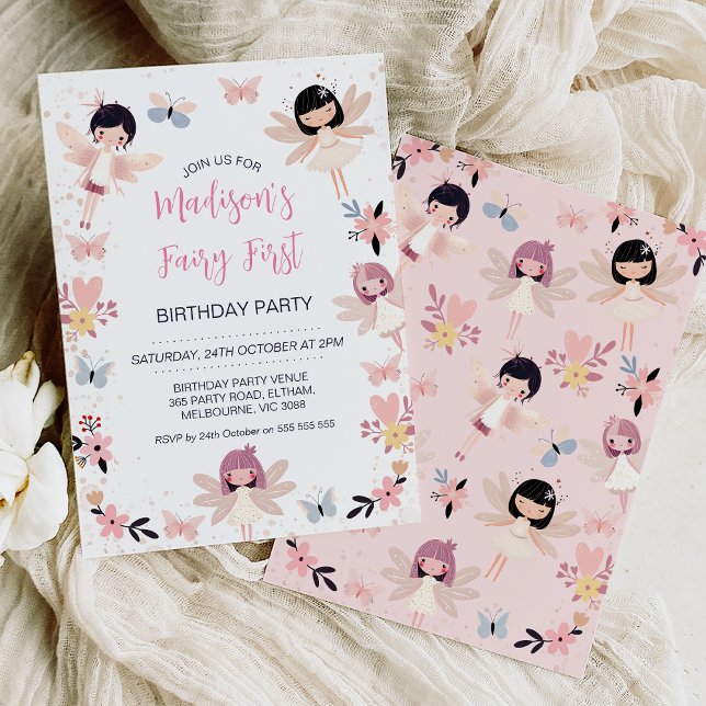 Invitación Hada de mariposa floral moderna primer cumpleaños (Modern fairy themed first birthday invitation featuring some cute fairies, flowers and butterflies.)