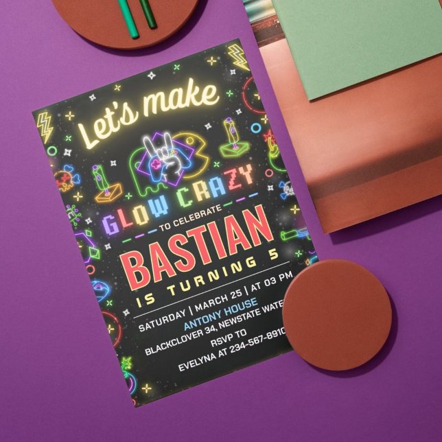 Invitación Hagamos una fiesta de cumpleaños loca (Zazzle Let's Make Glow Crazy Game Birthday Party Invitation tempalte)