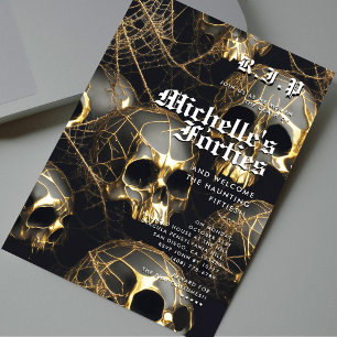 Invitación Halloween Black Gold Skull de 50 años moderno