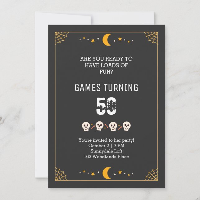 Invitación Halloween espeluznante calavera negro 50 cumpleaño (Anverso)