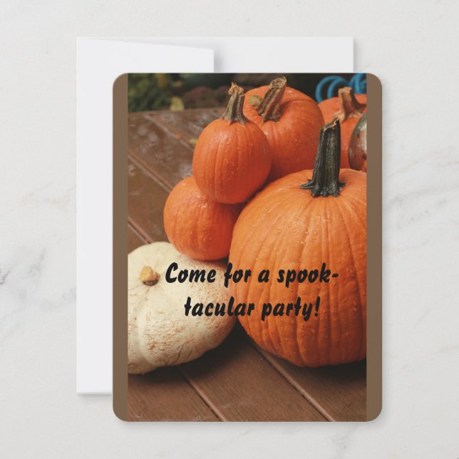 Invitación Halloween está cerca de las calabazas de celebraye (Anverso)