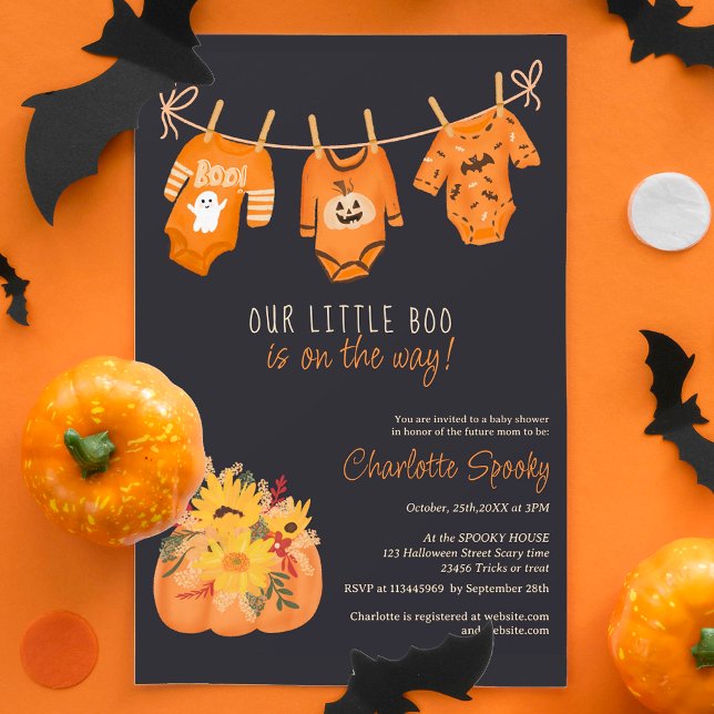 Invitación Halloween floral lindo baño bebé ducha (Cute floral Halloween little boo baby shower Invitation on dark)