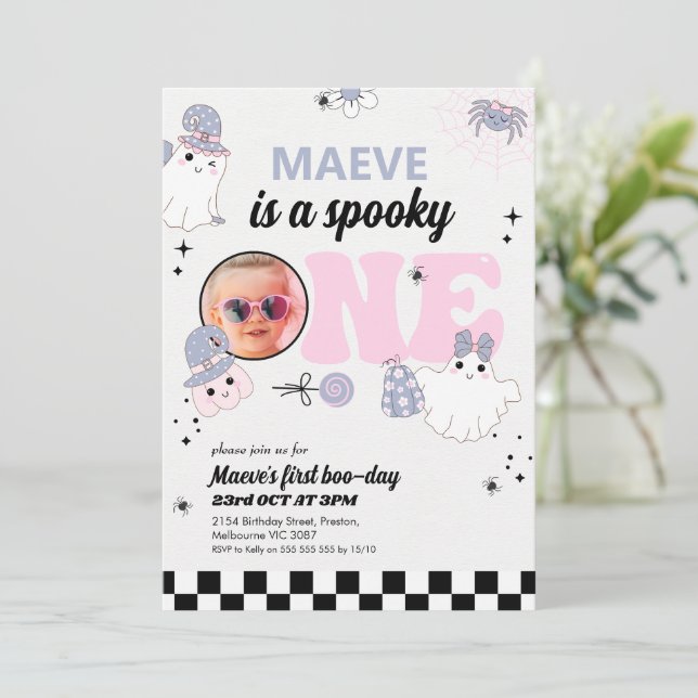 Invitación Halloween Retro Púrpura Fantasma Primer cumpleaños (Anverso de pie)