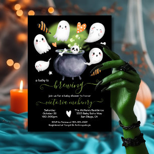 Invitación Halloween Un bebé se está preparando una galleta d