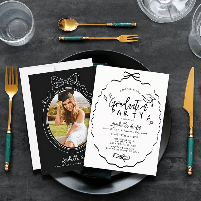 Invitación Hand-drawn Black Bow Cap Photo Graduation Party (Subido por el creador)