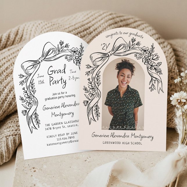 Invitación Hand Drawn Floral Bow Arch Photo Graduation Party (Hand Drawn Floral Bow Arch Photo Graduation Party Invitation)