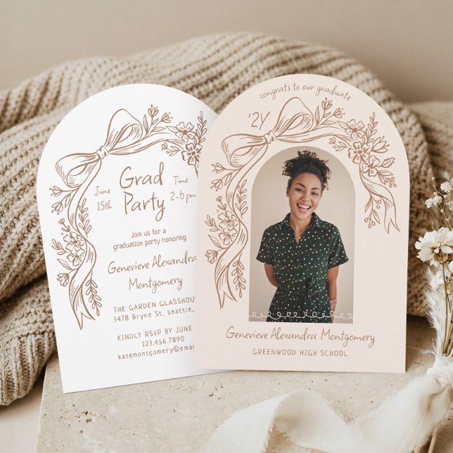 Invitación Hand Drawn Floral Bow Arch Photo Graduation Party (Hand Drawn Floral Bow Arch Photo Graduation Party Invitation)