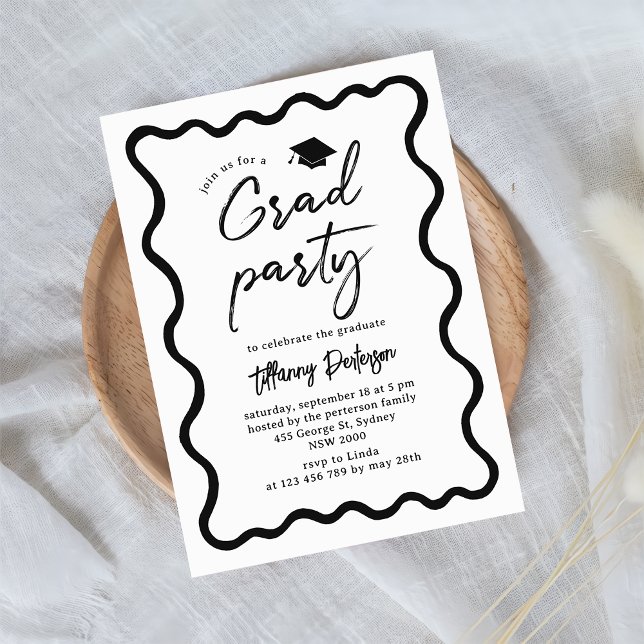 Invitación Hand Drawn White Graduation Party Invitation (Subido por el creador)