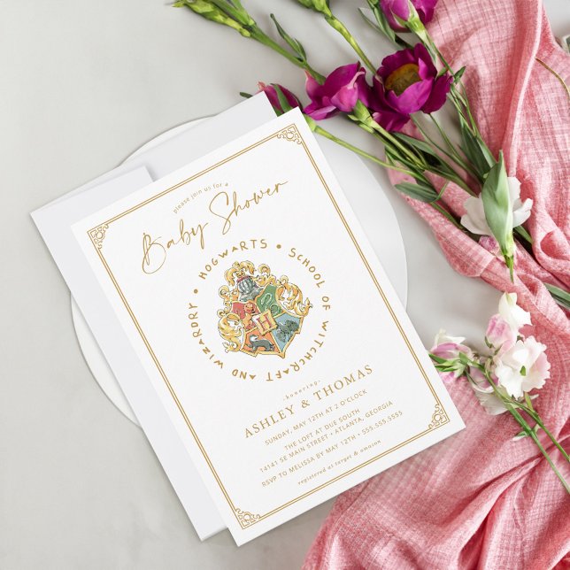 Invitación Harry Potter | Hogwarts Crest Baby Shower (Card on table)