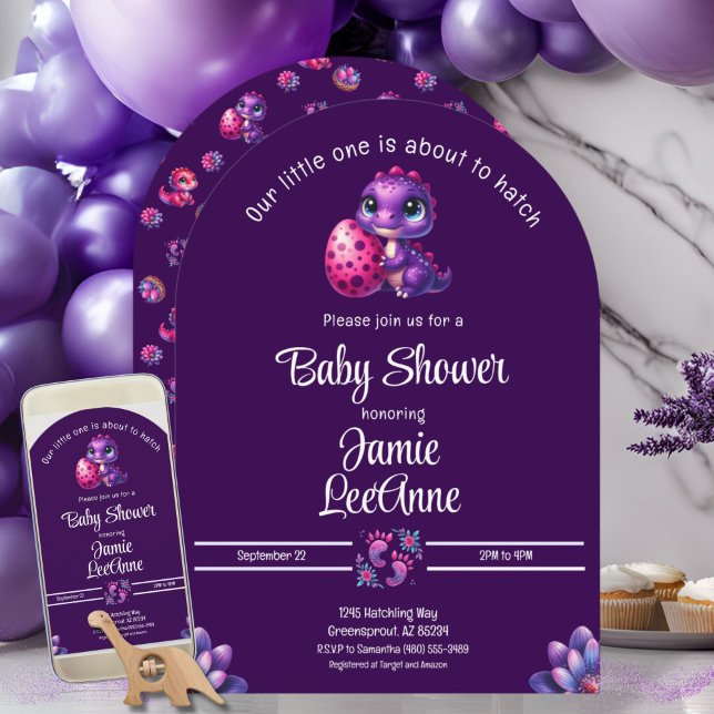 Invitación Hatear pronto el bebé Dinosaurio Purple Baby Showe (Modern "Hatching Soon" Purple Dinosaur Arch Baby Shower Invitation - Digital and Print)