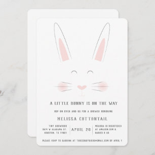 Invitación Hay un conejo en camino de la ducha de bebé.