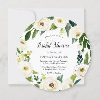 Hermosa ducha de novia con flores blancas