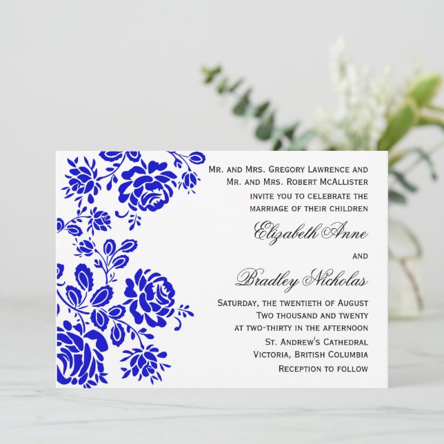 Invitación Hermosa floral en el Boda azul real (Anverso de pie)