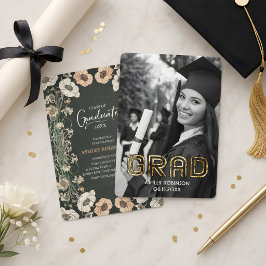 Invitación Hermosa foto de graduación floral verde en B&N par