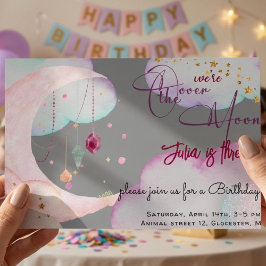 Invitación Hermoso cumpleaños infantil pastel sobre la luna