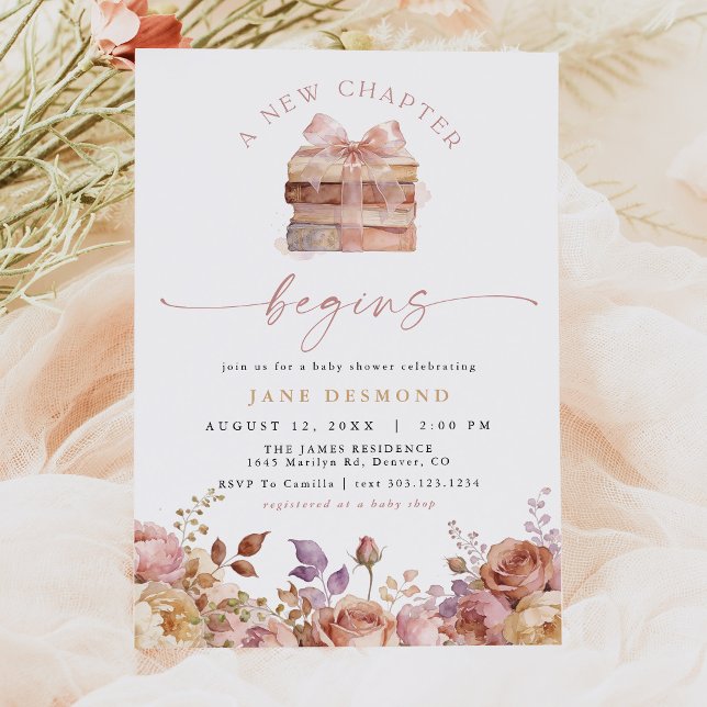 Invitación Historia libresca Libro nuevo capítulo Shower de b (Romantic Dusty Pink & Purple Floral "A New Chapter Begins" Story Book Themed Baby Shower Invitation)