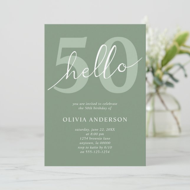 Invitación Hola 50 | Mínimo Cumpleaños 50 Verde Sage (Anverso de pie)