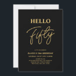 Invitación Hola Cincuenta | Fiesta de cumpleaños 50 dorado y<br><div class="desc">Invite a sus invitados con esta elegante invitación de cumpleaños número 50. Este diseño presenta un moderno "Hola Cincuenta" en tema de color negro y dorado. Puede personalizar todo el texto. Los suministros de fiesta coincidentes están disponibles en mi tienda BaraBomDesign.</div>